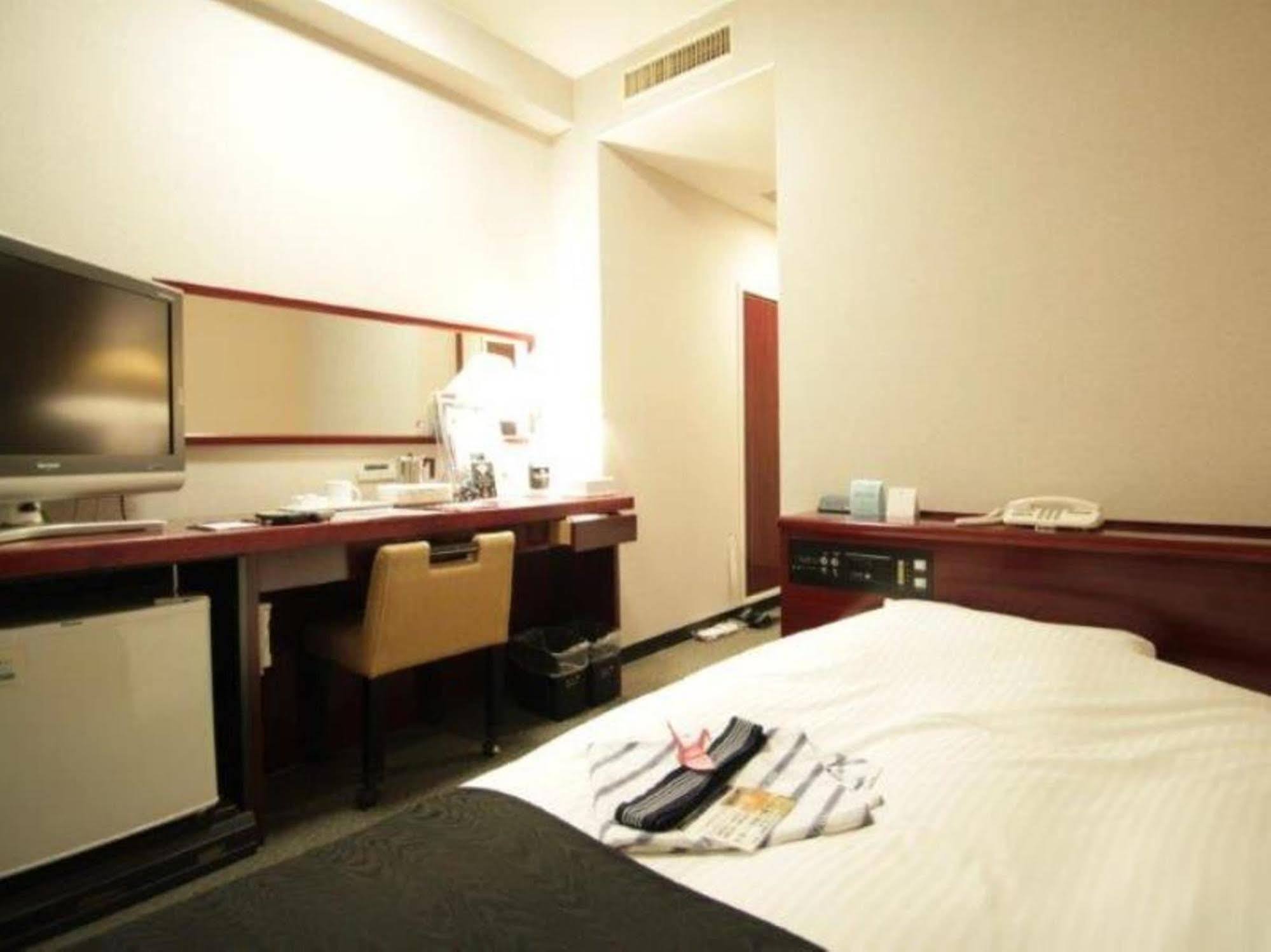 Apa Tsubamesanjo Ekimae Hotel